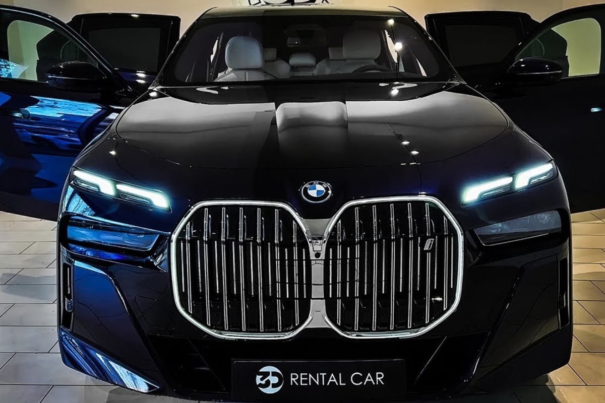 BMW i7 launched with cool LED TV features