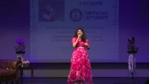 Indian woman Sings in 140 Language