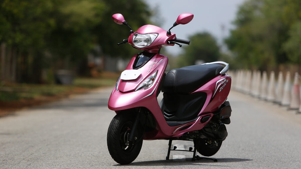 48 kmpl और धांसू फीचर्स के साथ Activa के होश उड़ाने आई TVS Scooty Zest, देखें कीमत