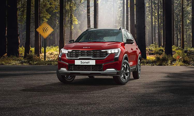 XUV 700 की बत्ती गुल करने आई Kia की ये ताकतवर कार, लुक हो या फीचर्स हर मामले में है बाकियों से बेहतर